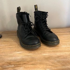 Dr. Martens girl size 13